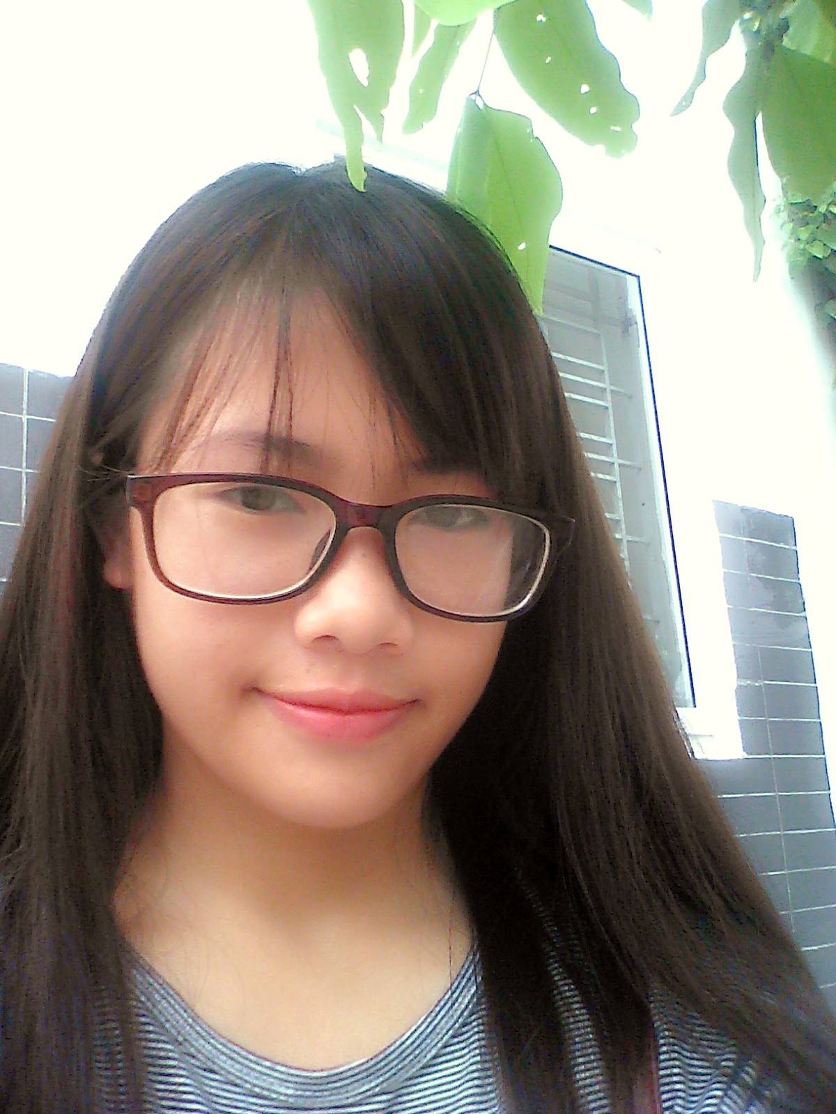 Hoài Thương mơ ước trở thành nhà thiết kế thời trang. Ảnh: NVCC