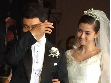 Khoanh khac hanh phuc cua Huynh Hieu Minh - Angelababy trong le cuoi hinh anh