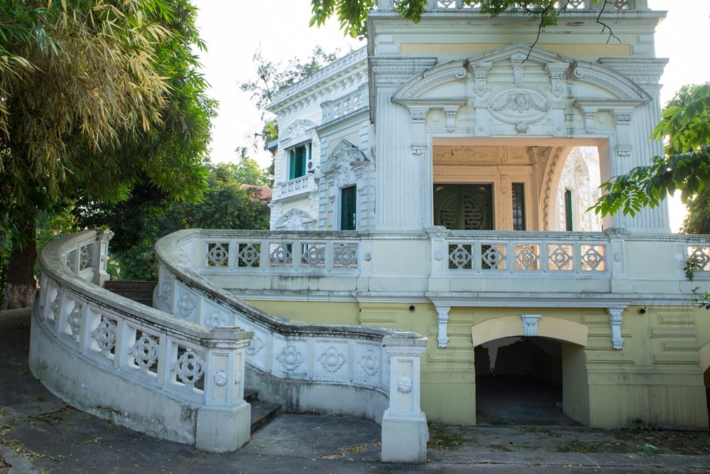 Can canh nhung ngoi truong pho thong tram nam tuoi o Ha Noi hinh anh