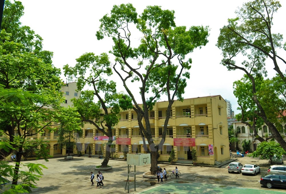 Từ năm 1970, trường được tách thành 2 trường là trường Phổ thông trung học Việt Đức (học buổi sáng) và trường Phổ thông trung học Lý Thường Kiệt (học buổi chiều). Đến năm 1977, 2 trường này sáp nhập