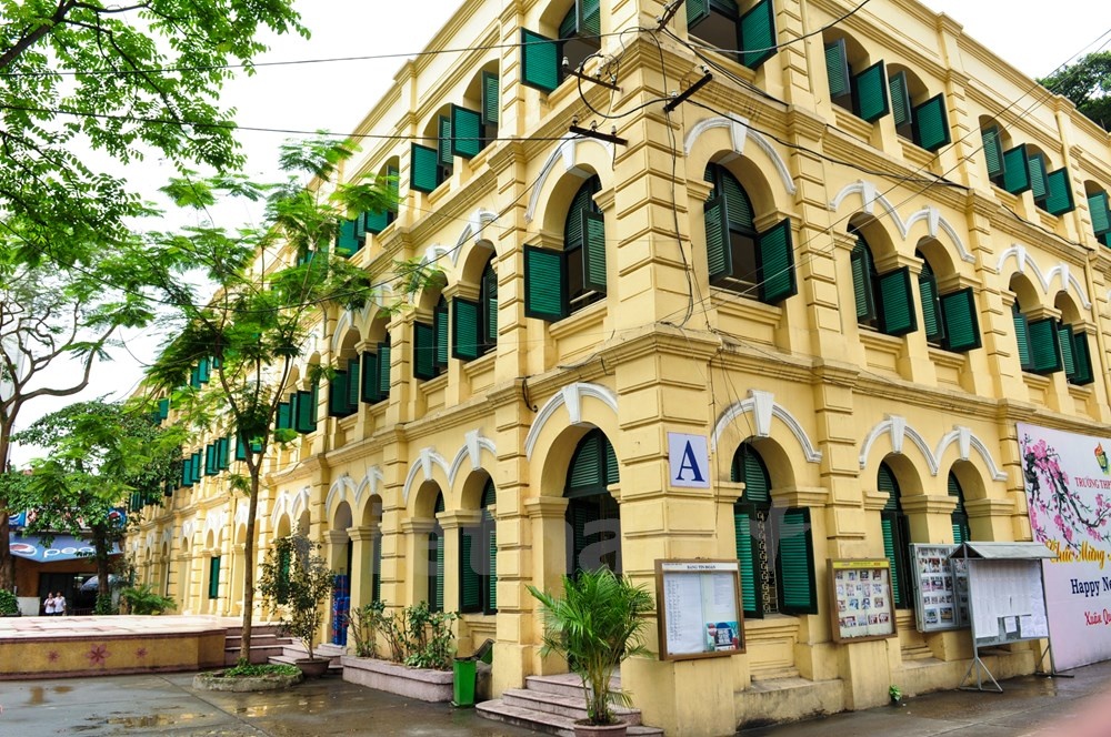Trải qua nhiều thăng trầm, lối kiến trúc đặc trưng thời Pháp của ngôi trường vẫn được giữ gìn nguyên vẹn.