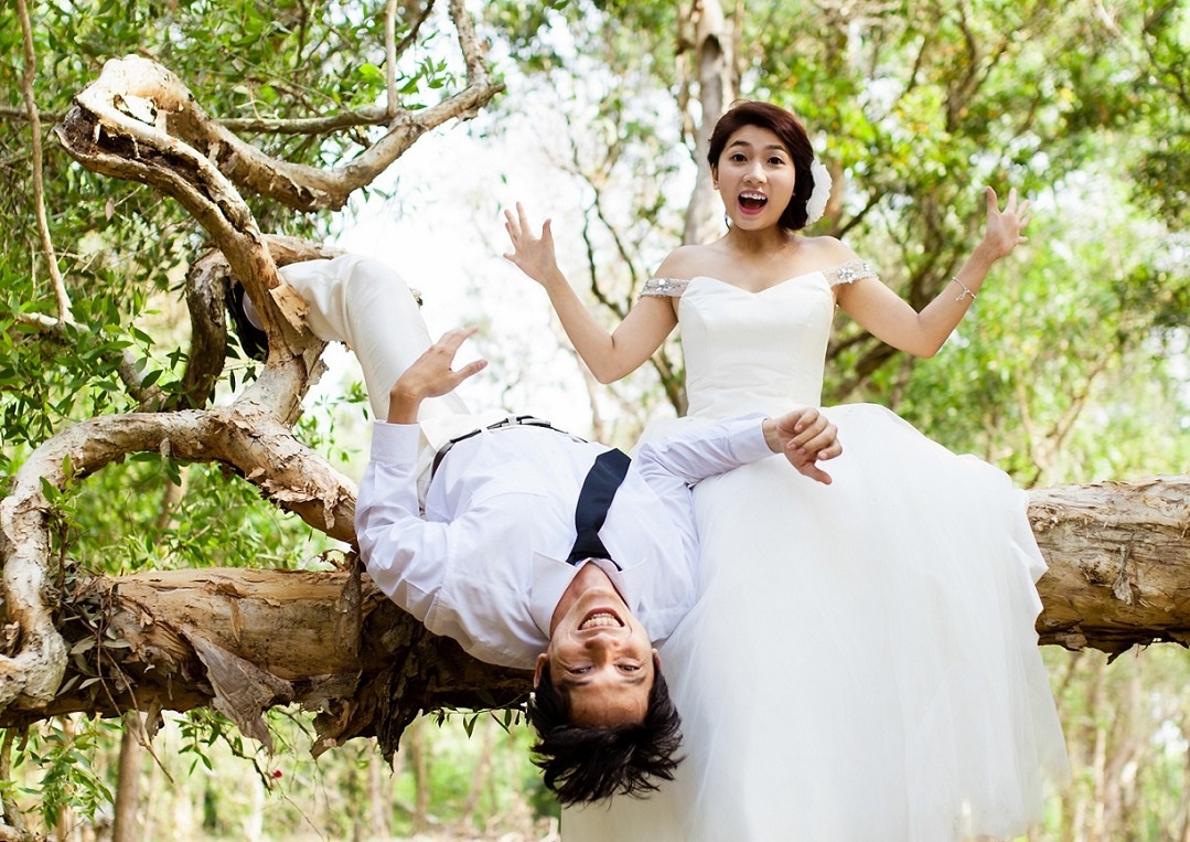 Cap doi 2 nam di phuot xuyen Viet chup anh cuoi hinh anh