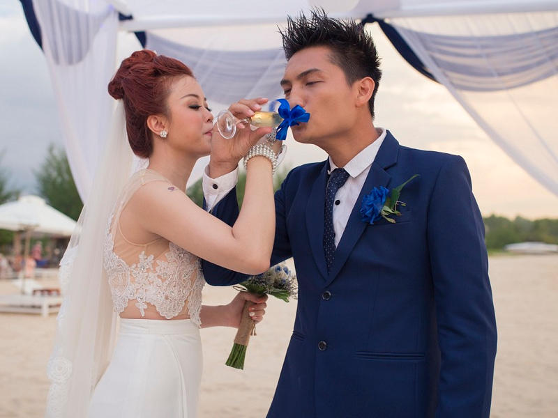 Dam cuoi theo phong cach ngon tinh tai dao Phu Quoc hinh anh