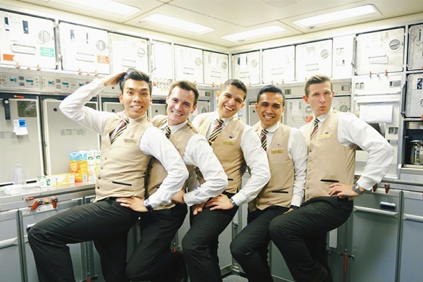 Chang trai chu du 23 quoc gia voi 0 dong hinh anh