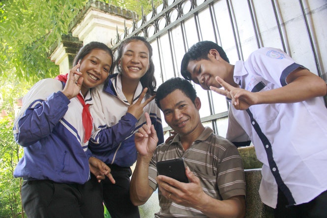 Bo doi bien phong nuoi hoc tro ngheo hinh anh