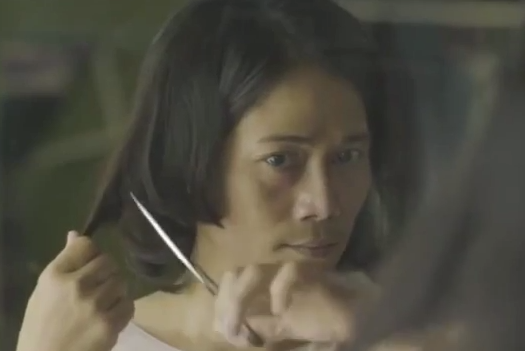 Bà mẹ cắt tóc giả làm con trai để làm tài xế taxi