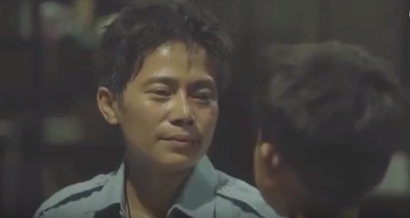 Nguoi me gia trai de lai taxi kiem tien nuoi con hinh anh