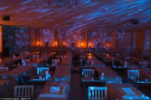 Khi giờ chết đến, trưởng nhóm sẽ nói với các học viên rằng