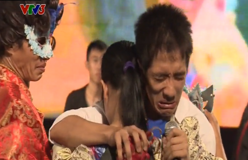 Chang trai khuyet tat mo uoc dua cha me di choi cong vien hinh anh
