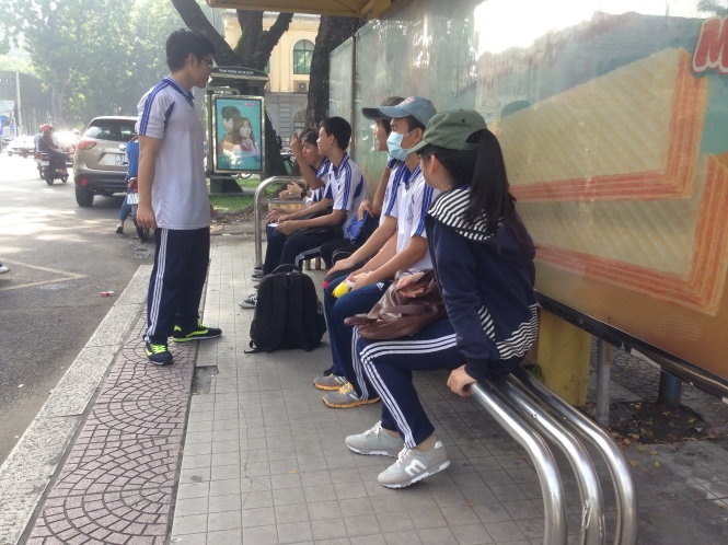 Sinh vien di hoc tre co nen bi 'nhot' ngoai truong? hinh anh