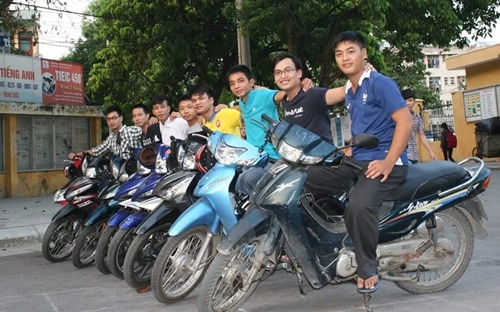 'Tap doan' xe om vui tinh Bach Khoa hinh anh