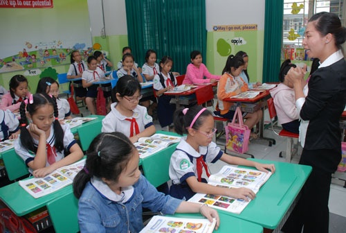 Nguoi Viet hoc tieng Anh de doi pho hinh anh