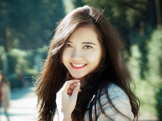 9X xinh dep so huu 2 tam bang gioi, biet 3 thu tieng hinh anh