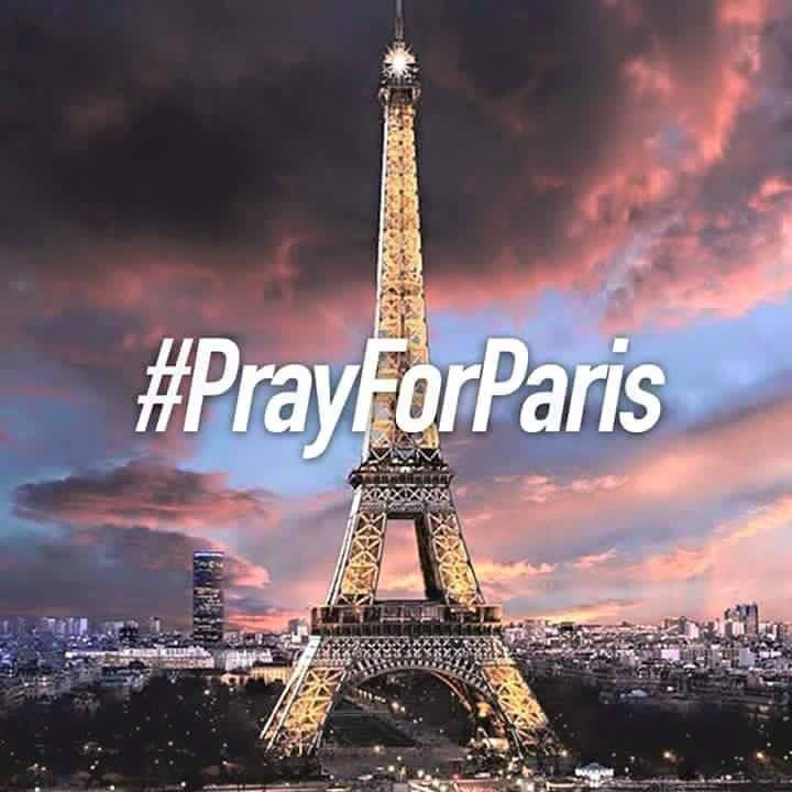 Miss teen Xuân Mai bày tỏ sự đa xót: “Không ngờ số người chết và bị thương lại nhiều đến mức này. Quá thương tâm, tàn nhẫn. Xin chia buồn cùng toàn thể người dân nước Pháp. Mong rằng số người bị nạn sẽ ko tăng thêm nữa”.