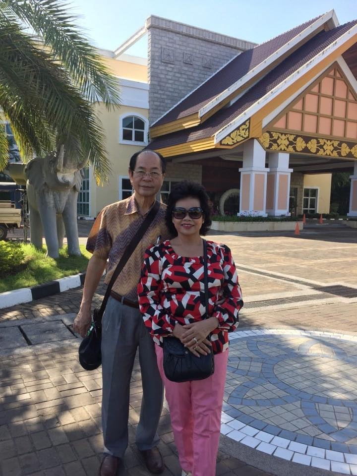 Vợ chồng chú Bách, cô