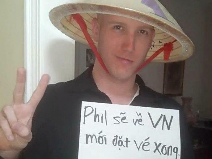 Chang Tay cam dong truoc nghia cu cao dep cua nguoi Viet Nam hinh anh