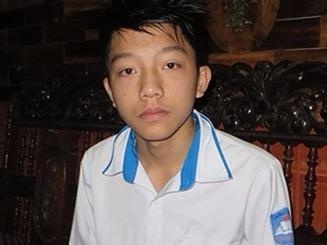 Hoc sinh lop 9 tra lai gan 30 trieu dong cho nguoi danh roi hinh anh