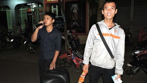 Ra truong, di hat rong, hai ot hinh anh