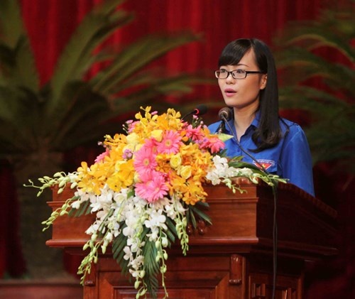 Nu thu linh sinh vien tuoi 19 hinh anh