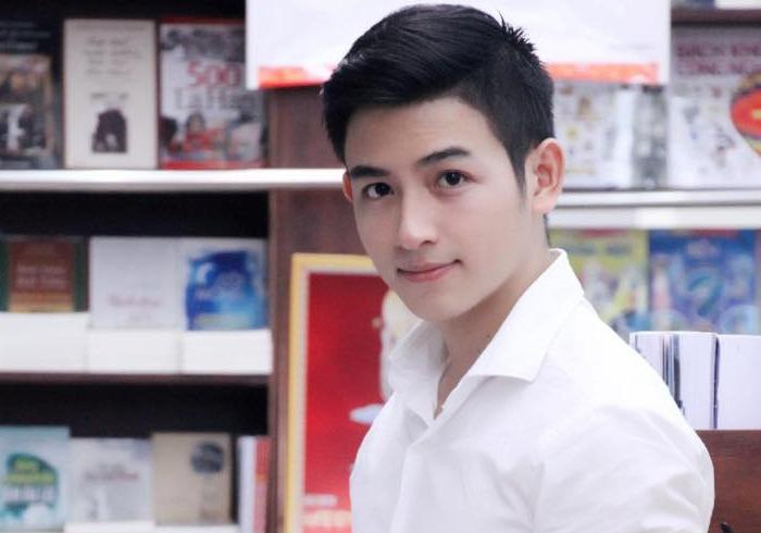 Phat thanh vien dien trai duoc cu dan mang yeu men hinh anh