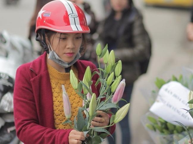 Ban tre ban hang giup nguoi ngheo don Tet hinh anh