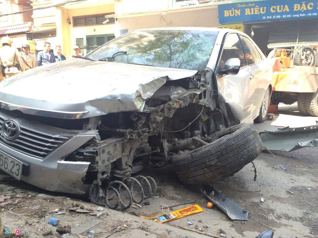 Vu tai nan xe Camry: Cang chia se nhieu cang them dau hinh anh