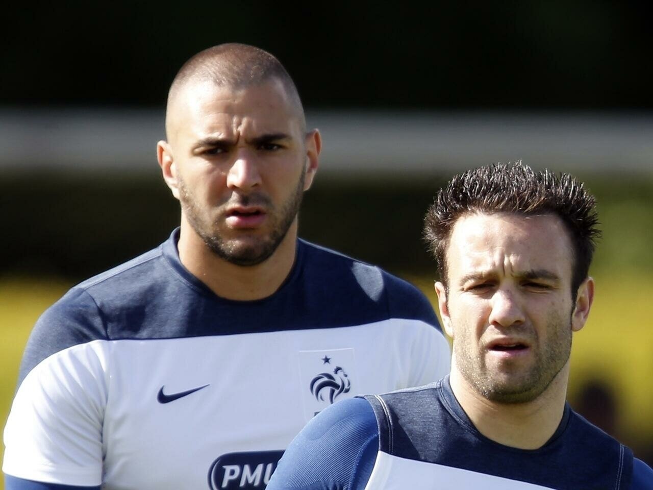 Valbuena muon Benzema gianh Qua bong vang hinh anh