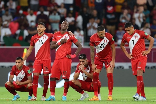 Cau thu Peru bat khoc khi mat ve du World Cup 2022 hinh anh