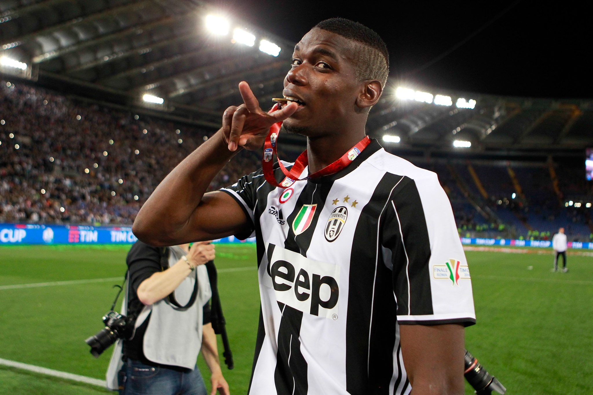 Juventus thong minh khi chieu mo Pogba hinh anh