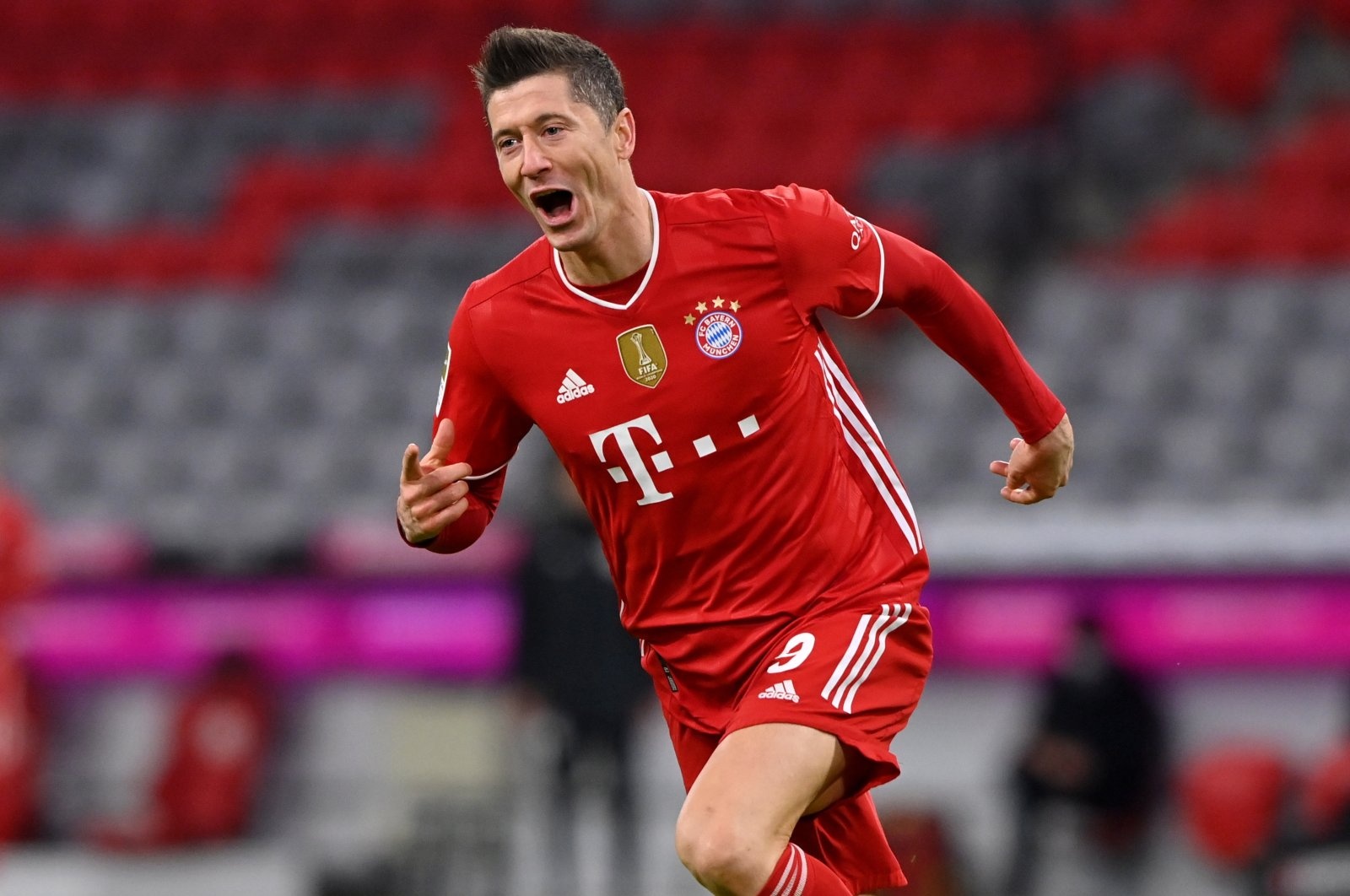 Bayern tang gia ban Lewandowski hinh anh