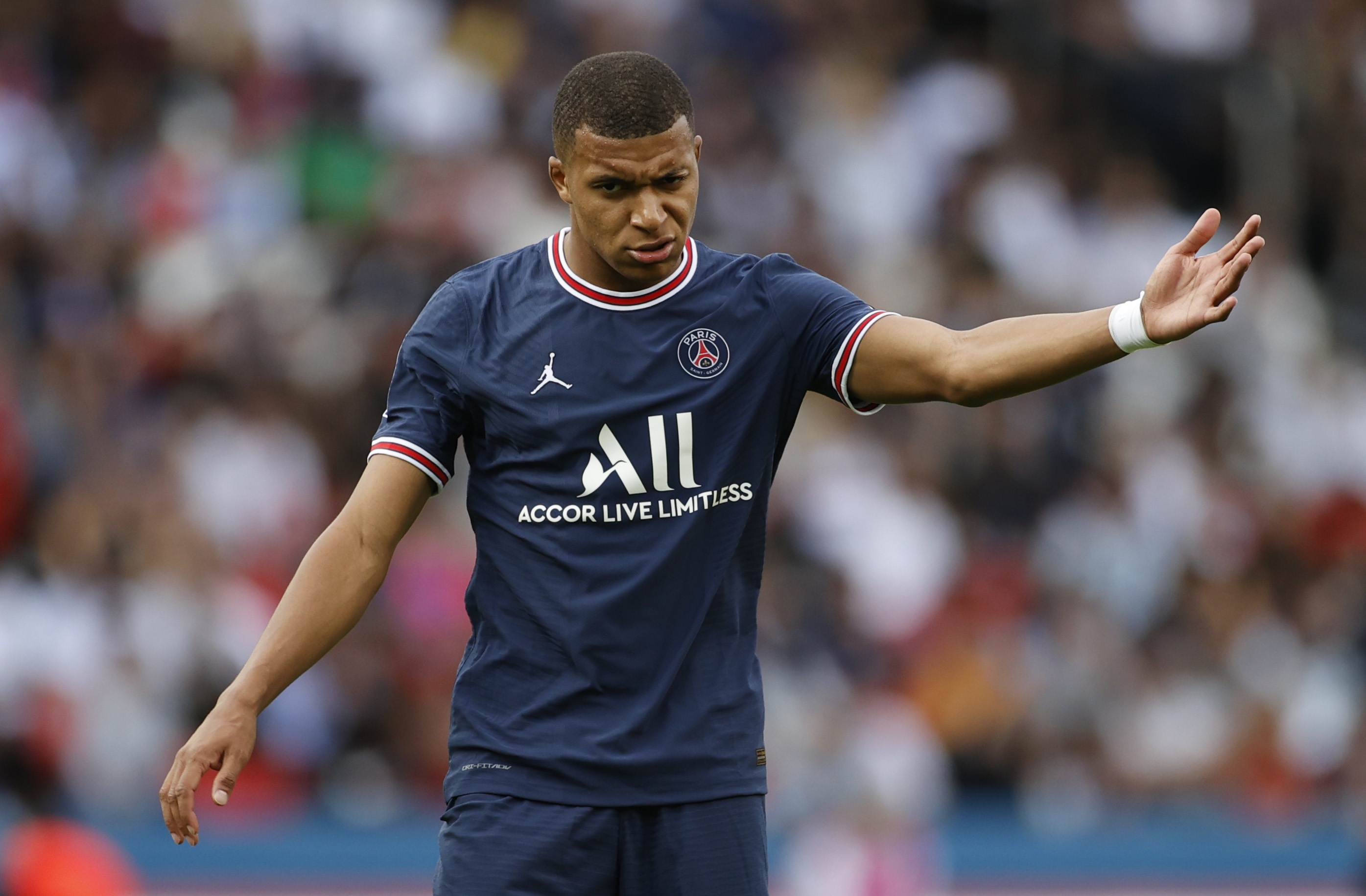 PSG lo hon 200 trieu euro truoc ngay ky voi Mbappe hinh anh