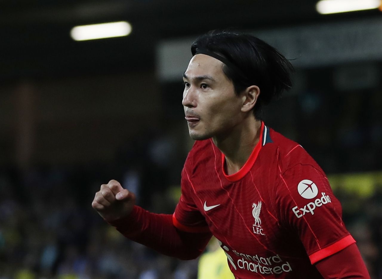 Minamino cam thay bat cong tai Liverpool hinh anh