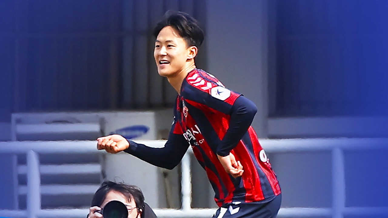 Nhieu doi bong chau Au san don tien dao Han Quoc hinh anh