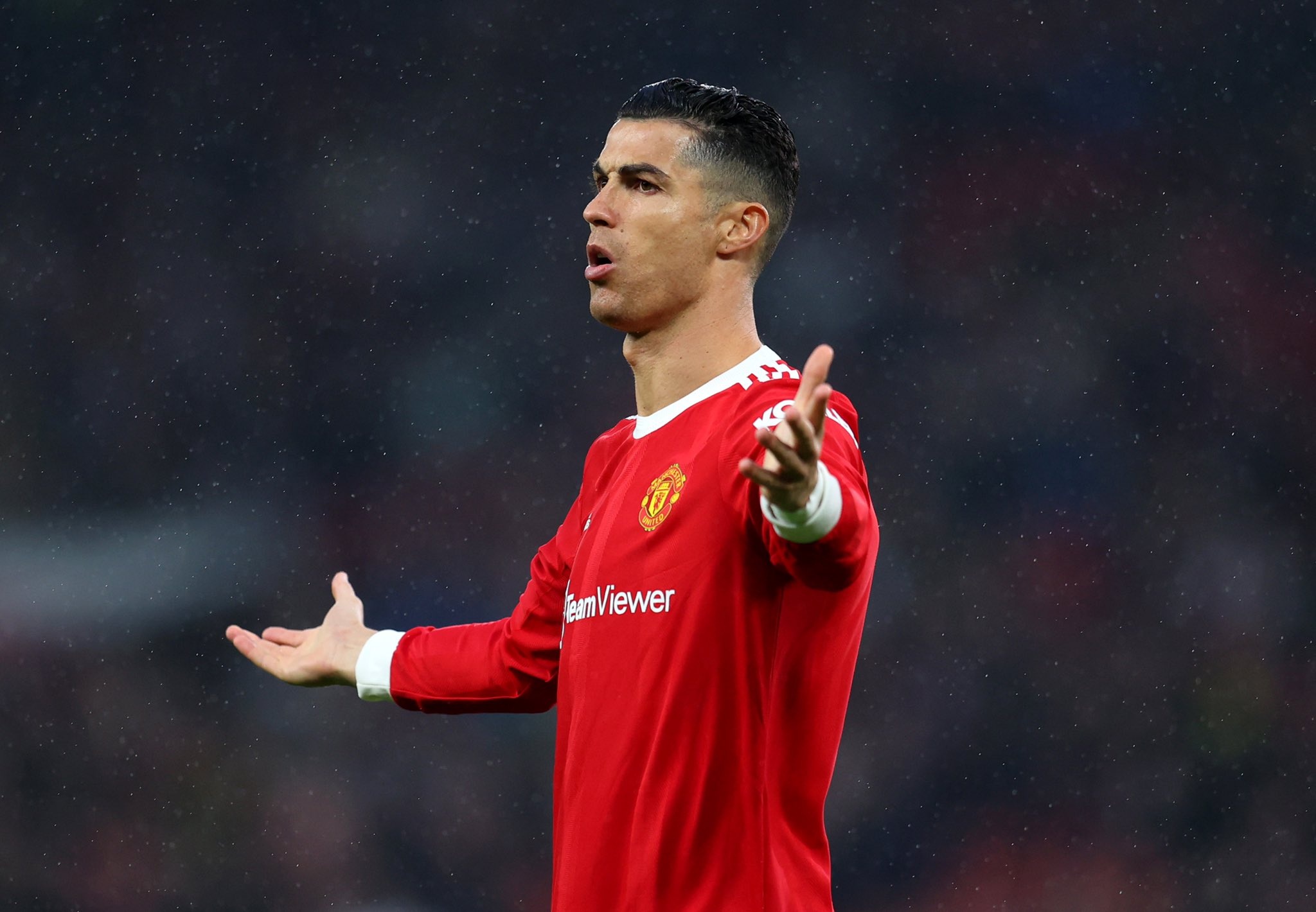 Ferdinand: 'MU nen thay Ronaldo bang Lewandowski' hinh anh
