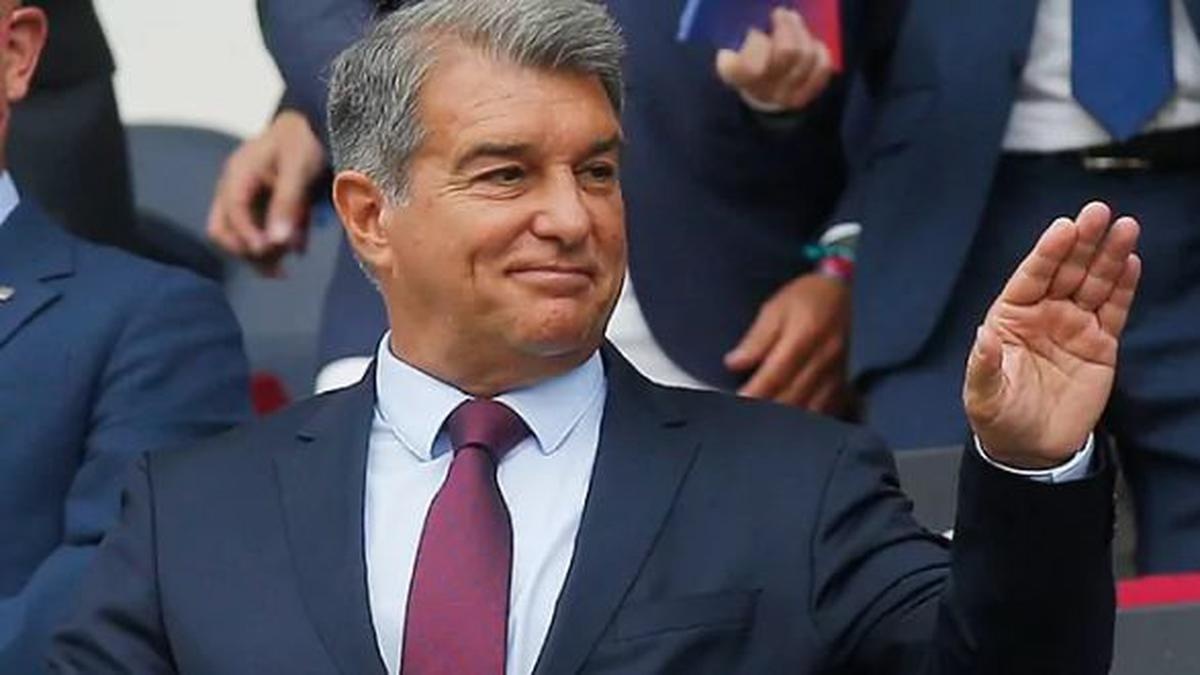 Barca tiep tuc kiem 400 trieu euro nho ban ban quyen hinh anh