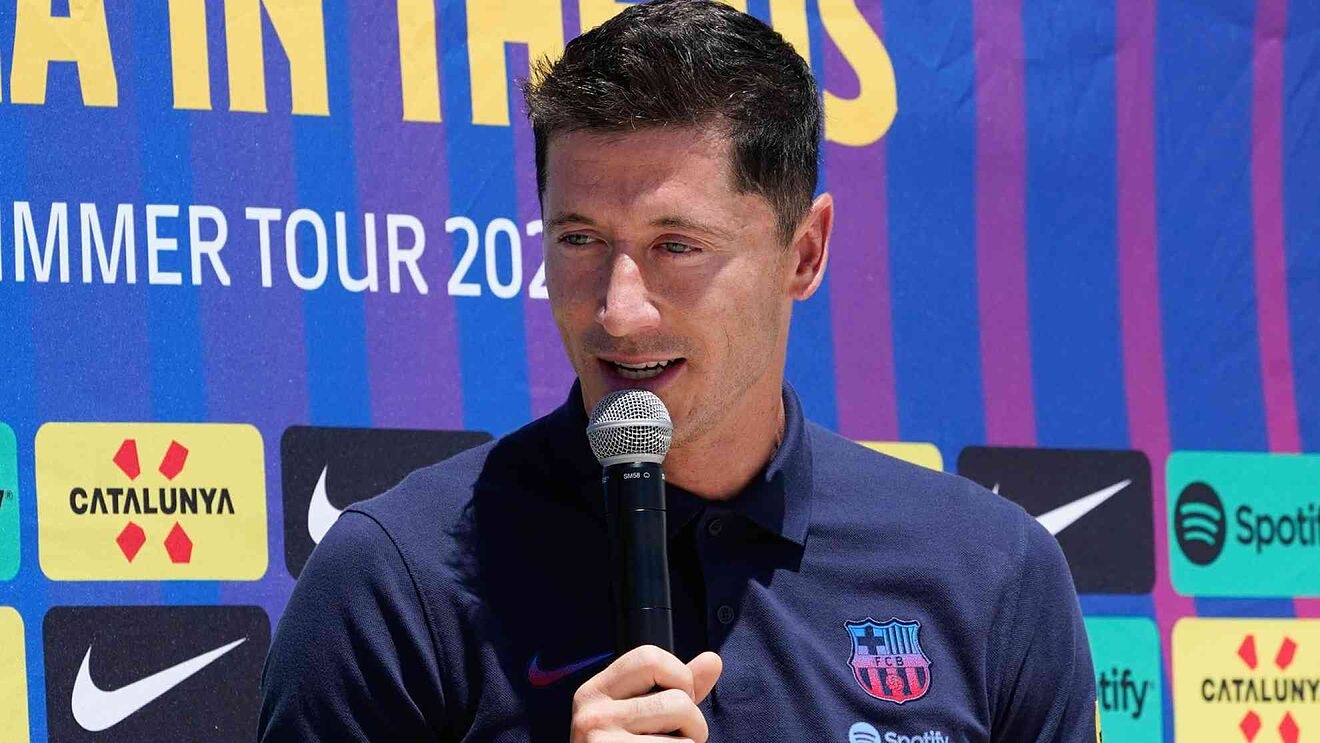 Lewandowski sap co tran El Clasico dau tien hinh anh