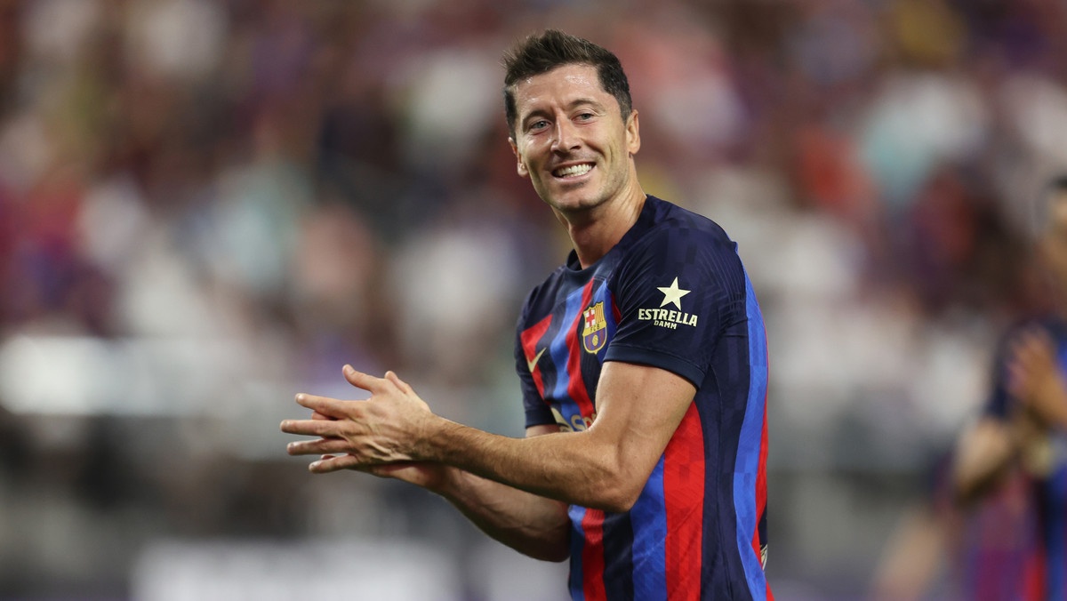 Lewandowski giup Barca thang El Clasico hinh anh