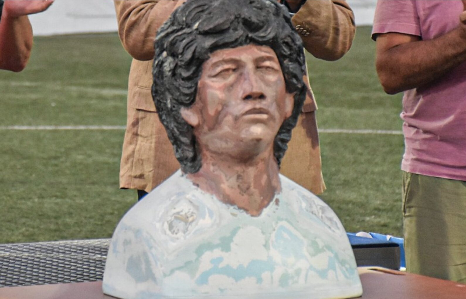 Tuong cua Maradona bi che bai hinh anh