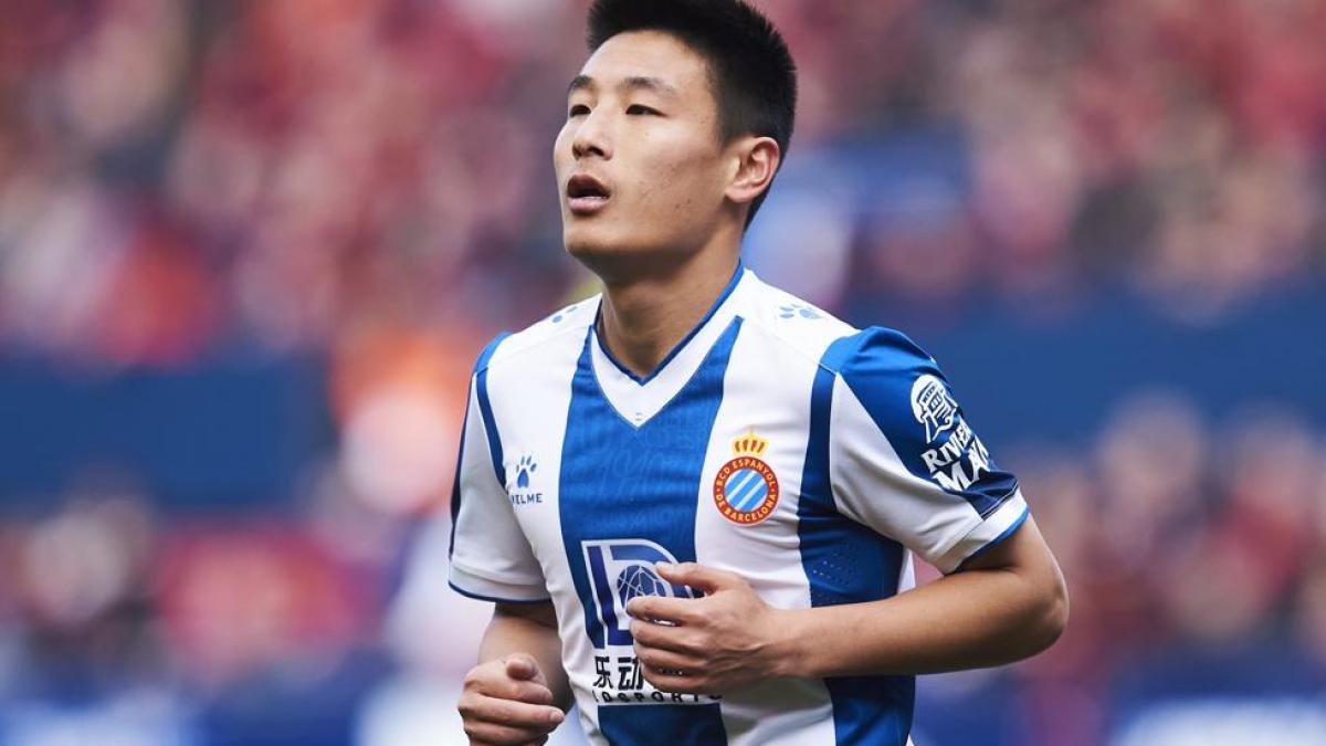 Rao can khien Wu Lei that bai o chau Au hinh anh