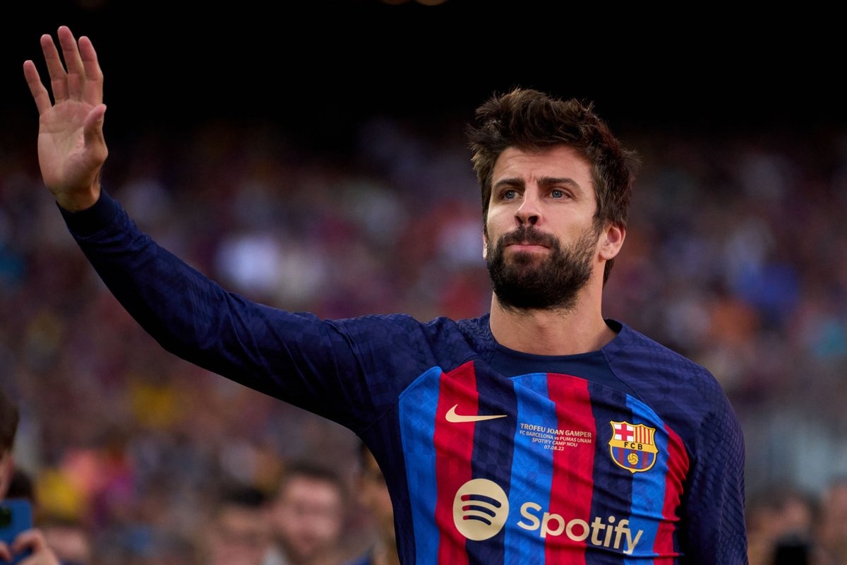 Pique chap nhan da khong luong cho Barca hinh anh