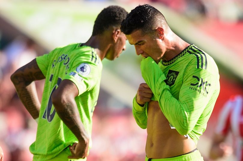 Willie Morgan: 'MU hien tai thua ca tap the tung rot hang' hinh anh