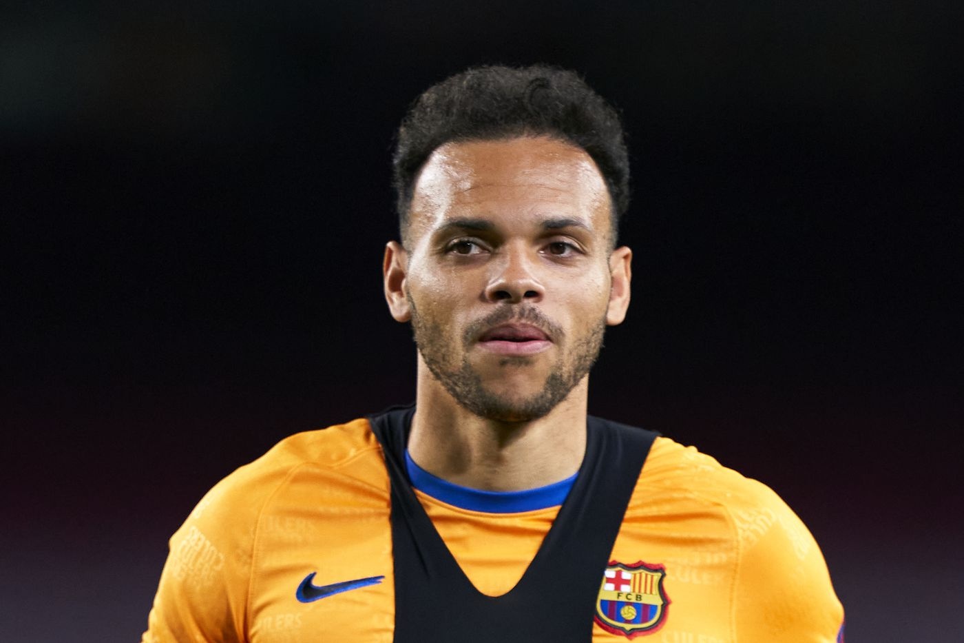 Chu tich LDBD Dan Mach: 'Barca hay ngung bat nat Braithwaite' hinh anh