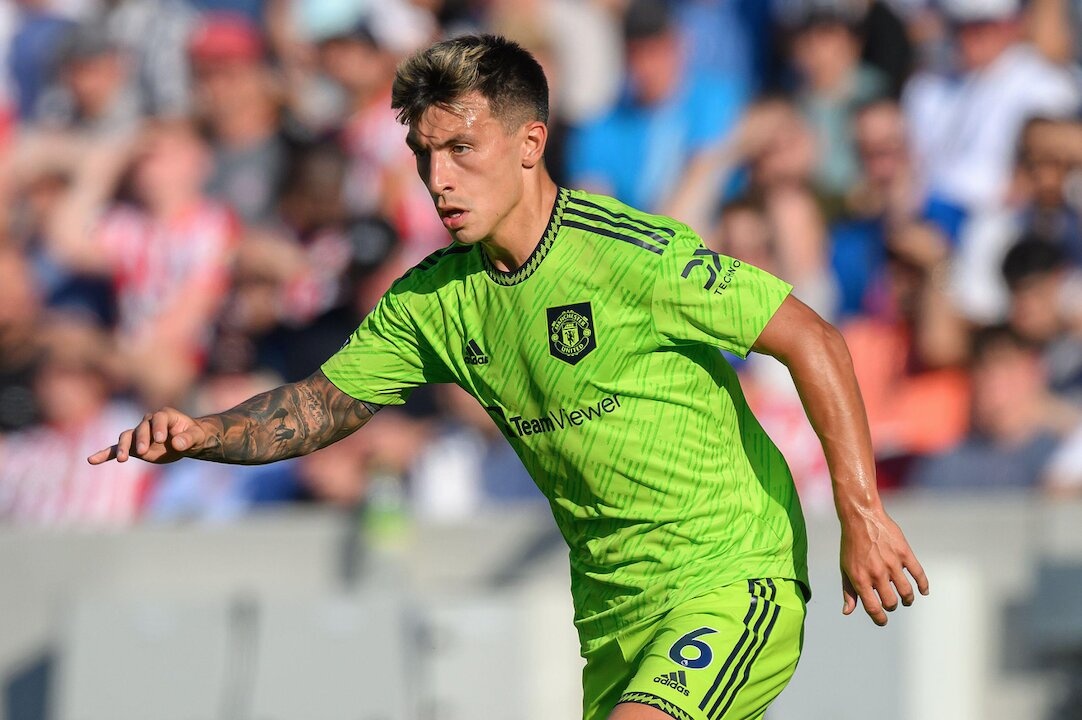 Martinez tiep tuc nhan giai Cau thu hay nhat tran hinh anh