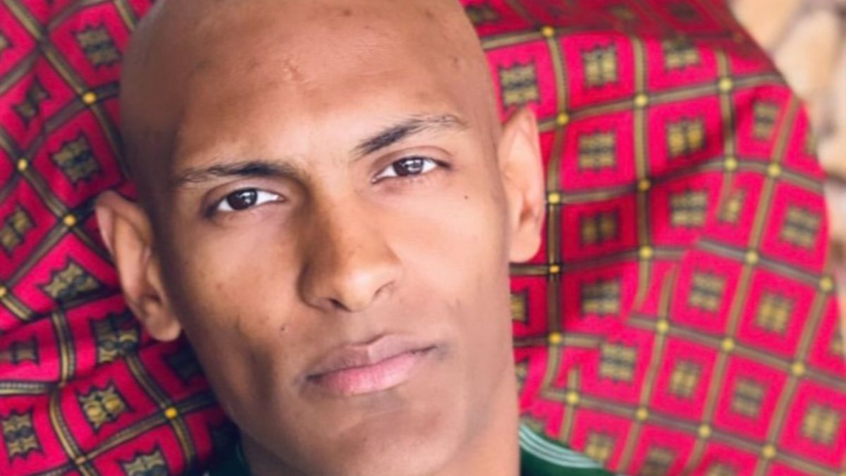 Haller bat khoc khi nhan giai Vua pha luoi Ha Lan hinh anh