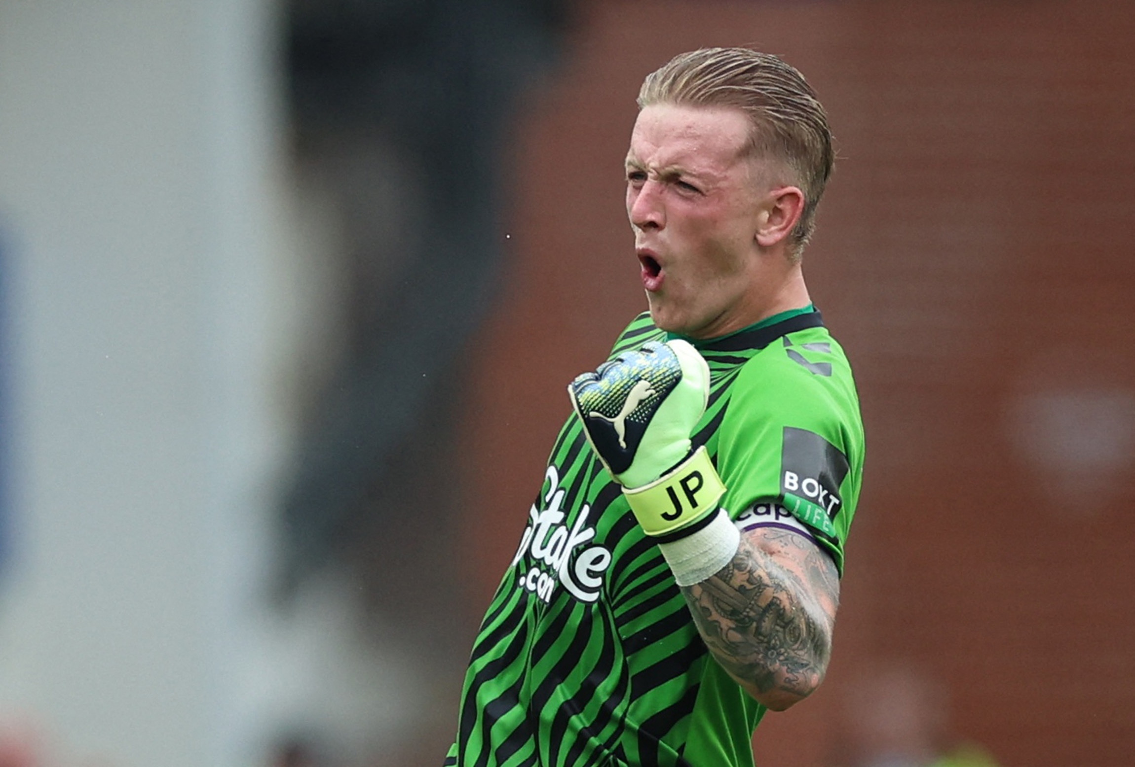 Man an mung cua Pickford va van de hang cong Liverpool hinh anh