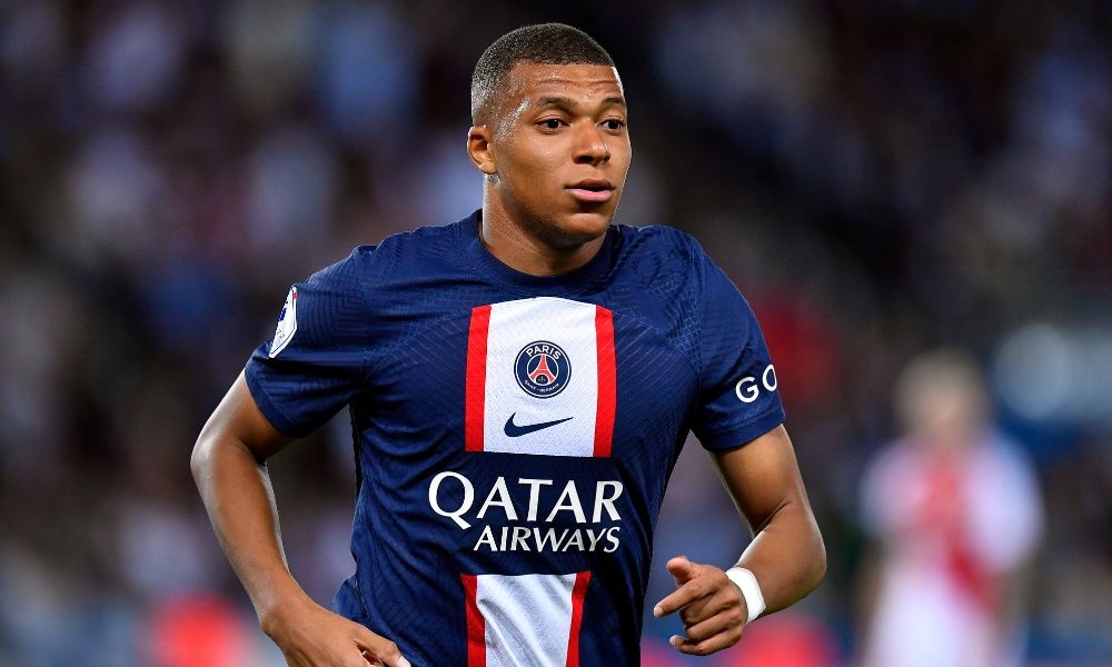 PSG tra 376 trieu euro de giu chan Mbappe hinh anh