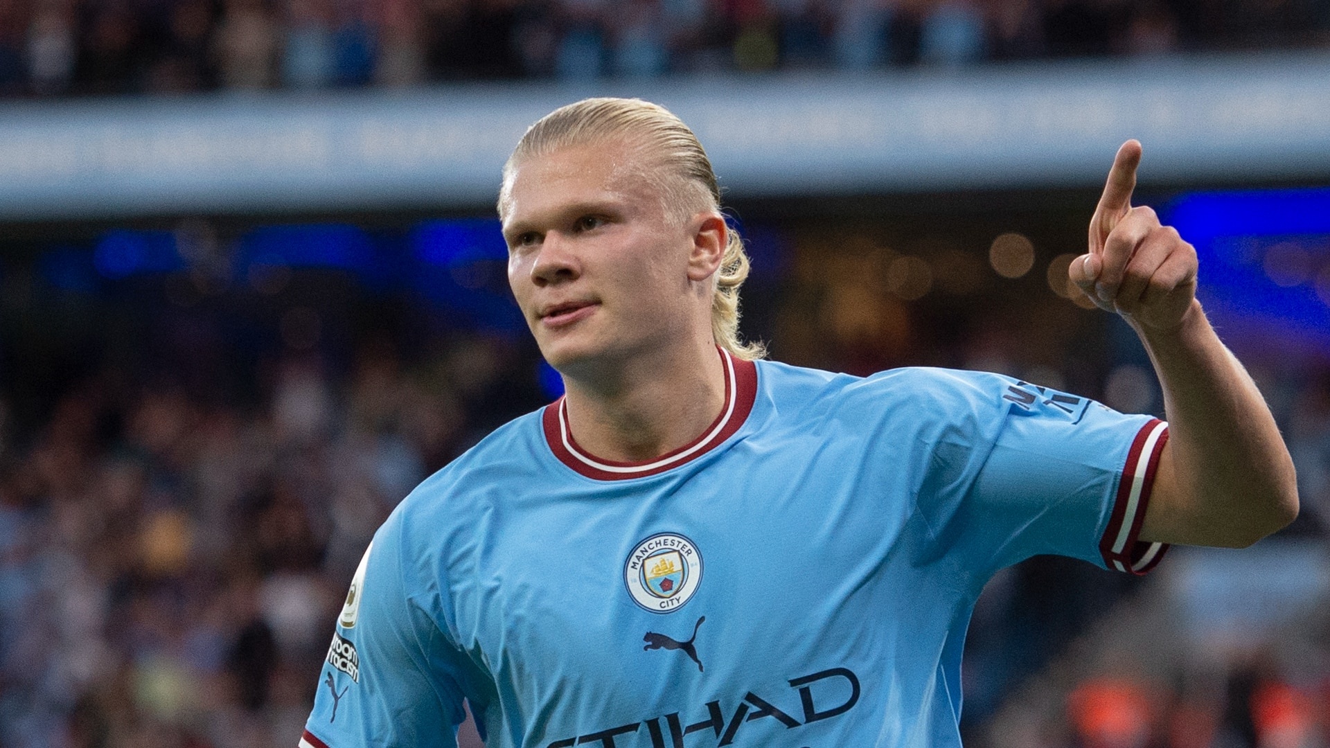 Haaland treu choc Sevilla hinh anh