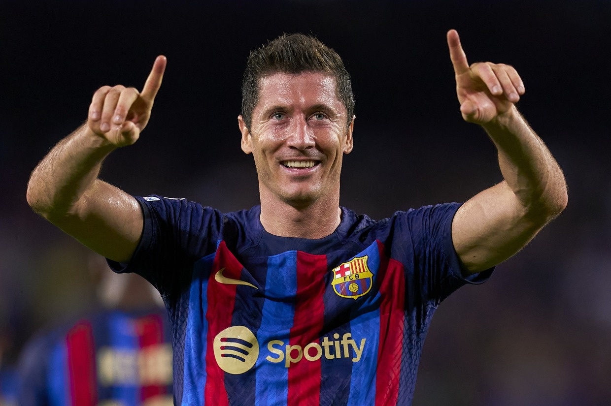 Lewandowski xung dang den tung xu cua Barcelona hinh anh