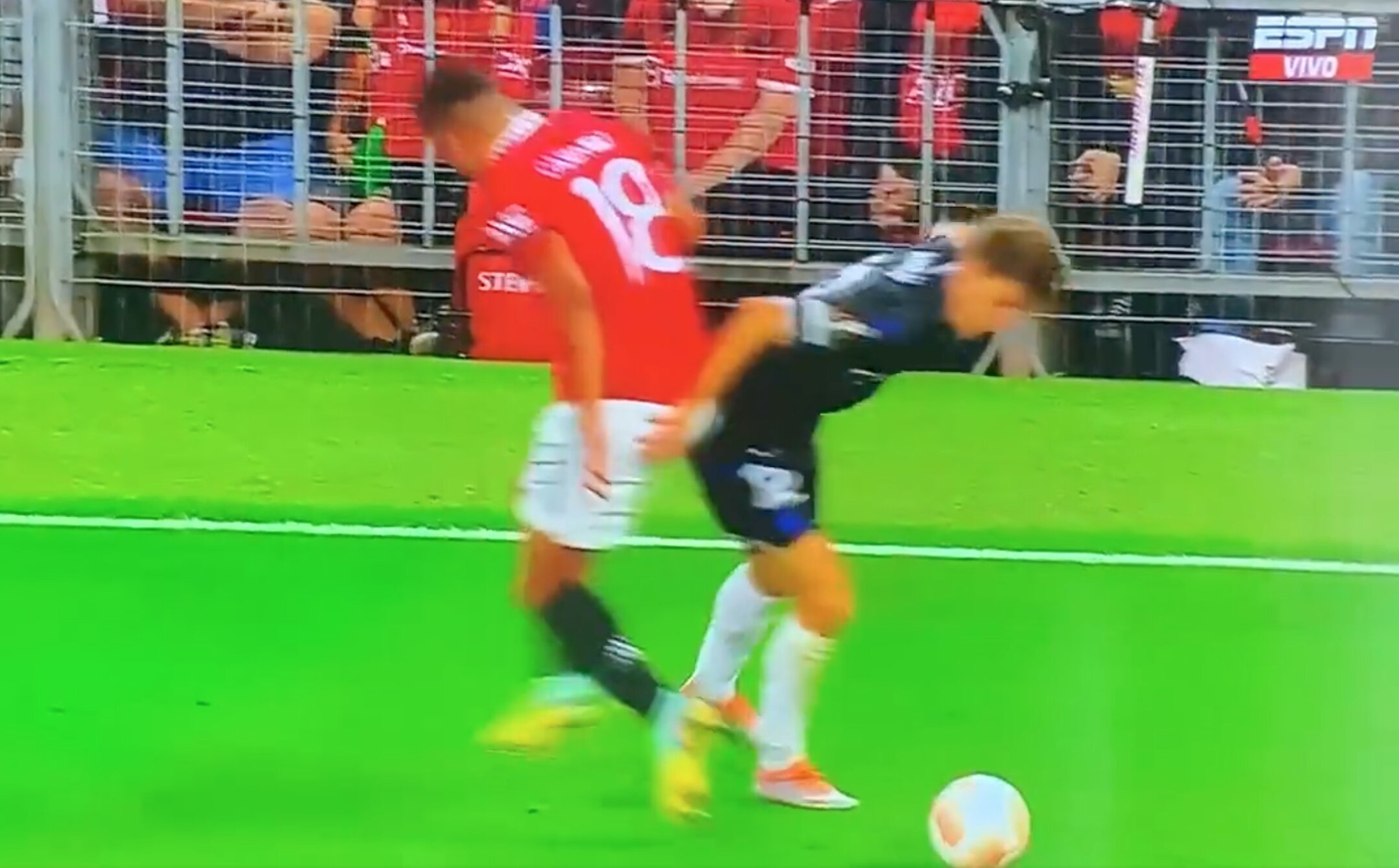 Casemiro bi xo hang o tran ra mat Europa League hinh anh