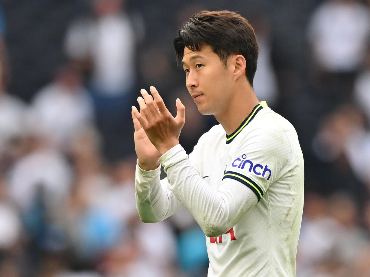 Son Heung-min chiu ap luc tu man toa sang cua Richarlison hinh anh